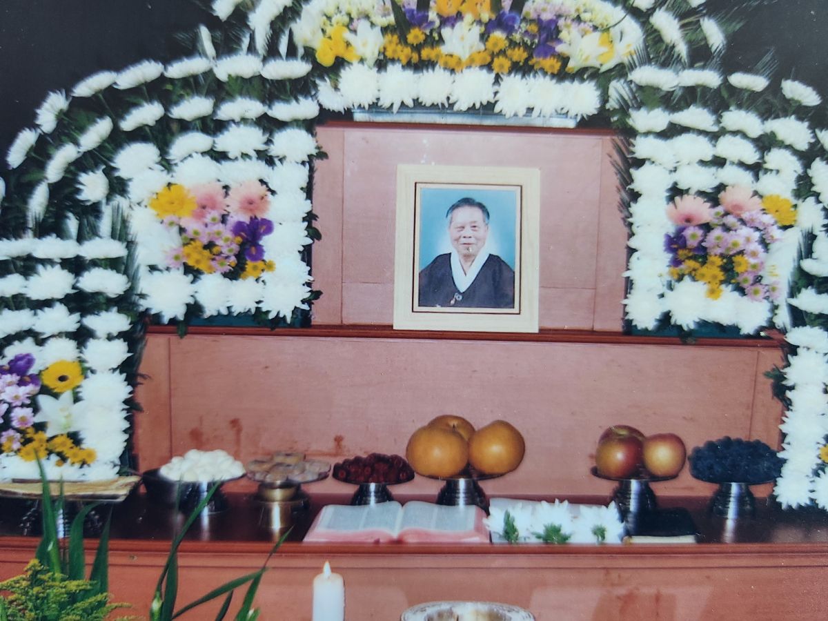 영정사진과 헌화